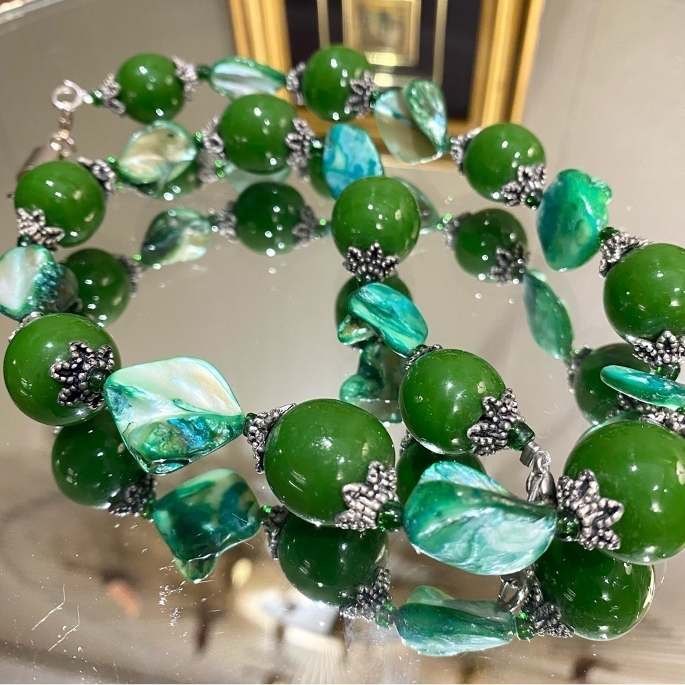 Vintage Art Glass MOP Necklace Beaded 20” Mother of Pearl Green Gorgeous